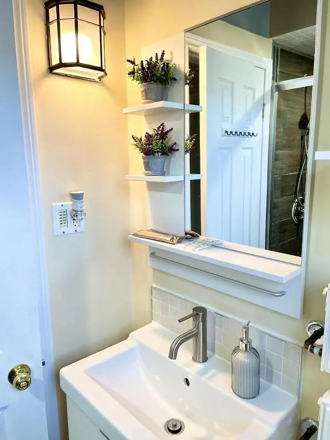 Homestay Perfect Home-Private Washrooms,Free Parking,High Speed Net