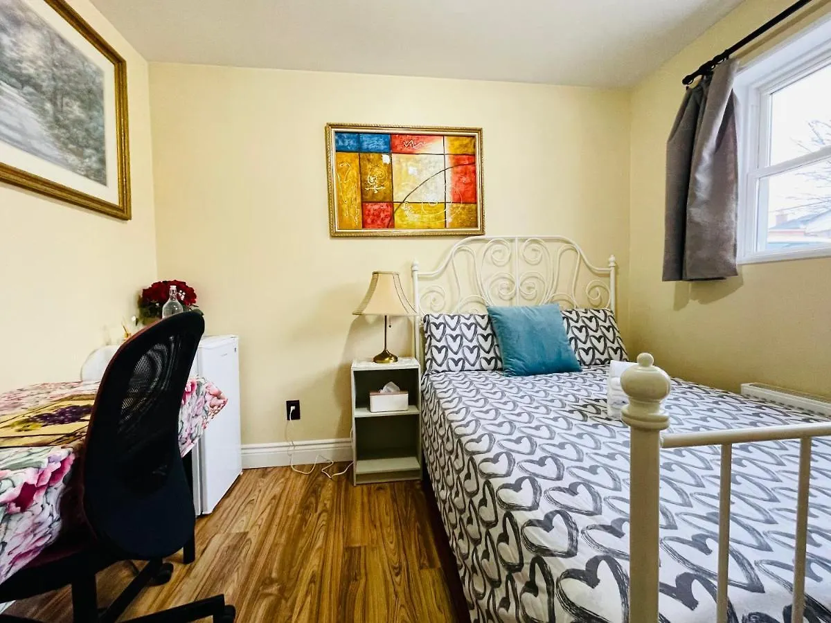 Homestay Perfect Home-Private Washrooms,Free Parking,High Speed Net