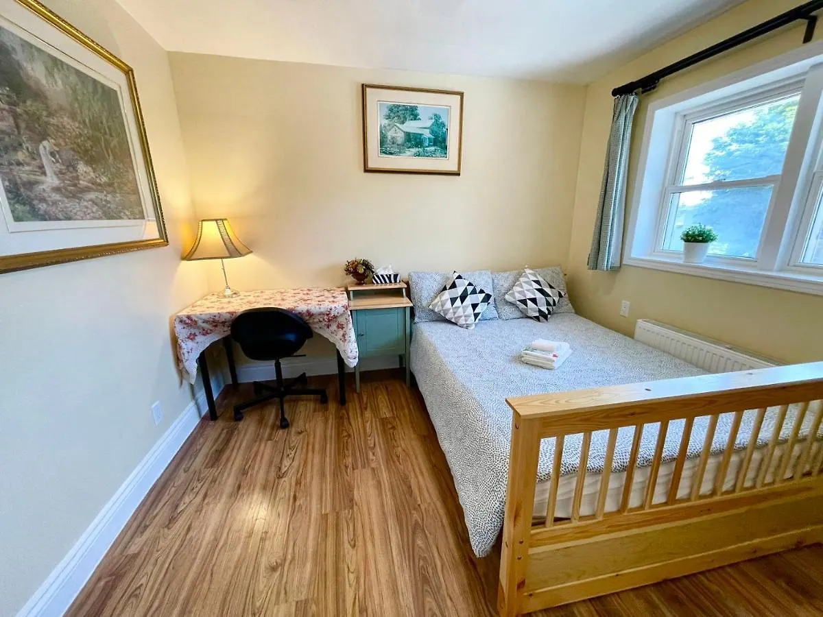 Homestay Perfect Home-Private Washrooms,Free Parking,High Speed Net